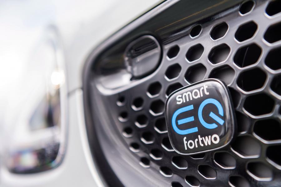 Логотип Smart EQ ForTwo Prime Coupe (C453) 2018 года  (UK) (фото 4 из 35)